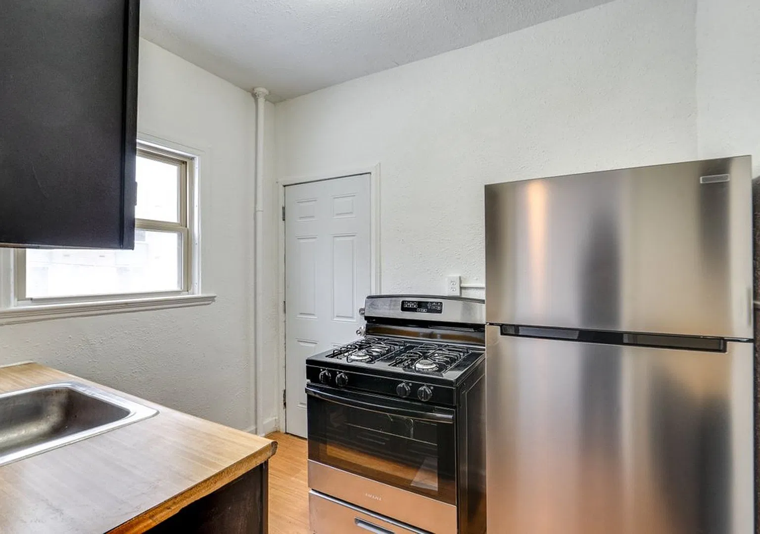 2 bed, 1.0 bath, $1,199 — Photo 1