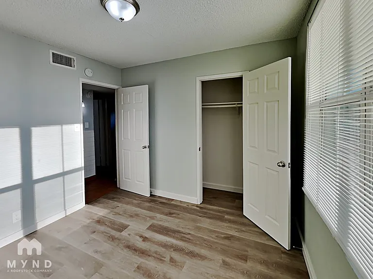 1340 Chestnut St — Photo 10
