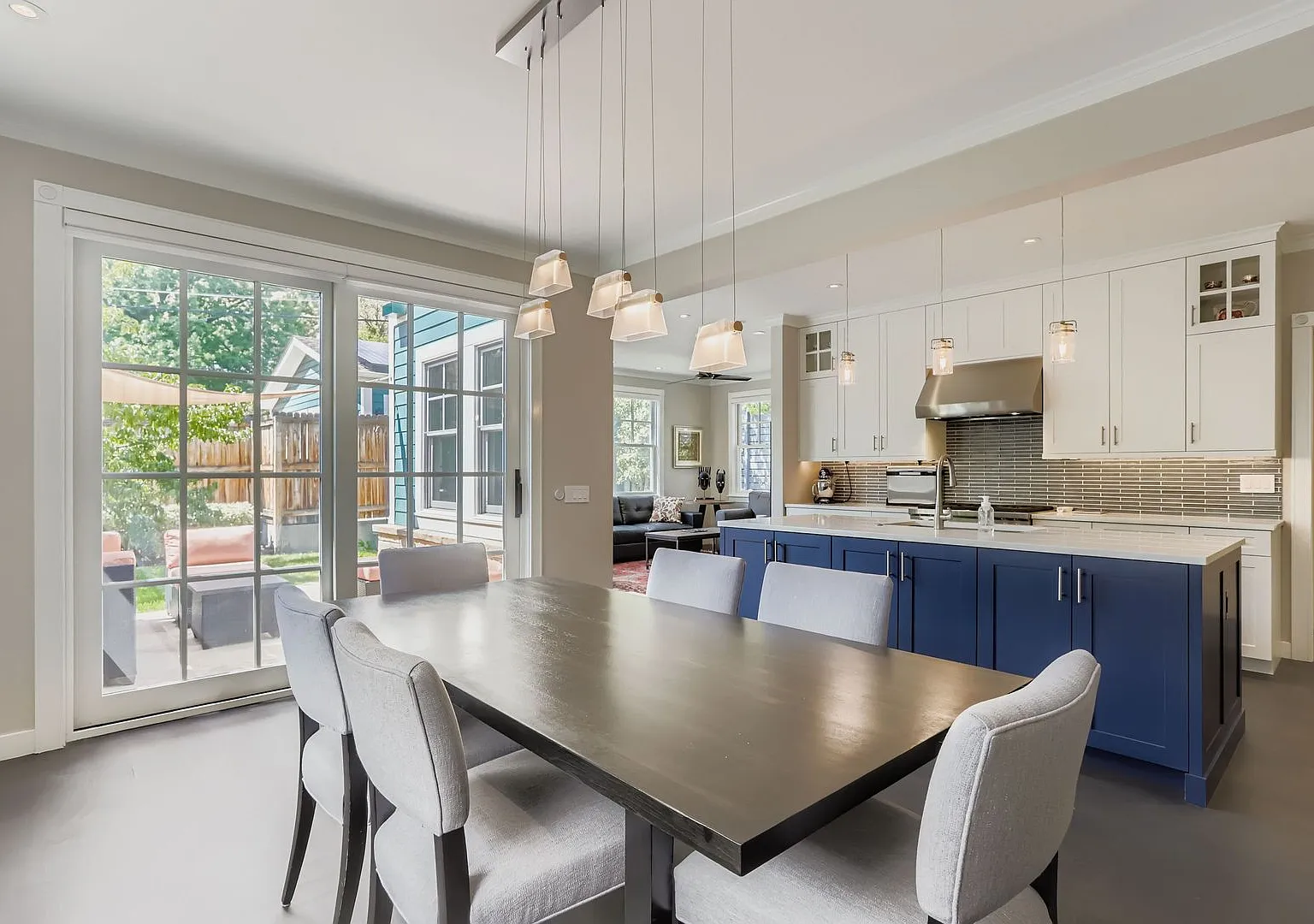 Beautiful Fully Furnished New Build in Newlands — Photo 1