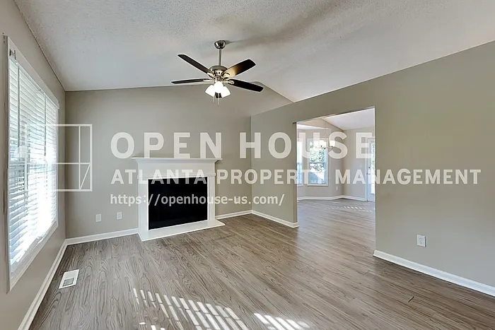 3 bed, 2.0 bath, 1202 sqft, $1,750 — Photo 4