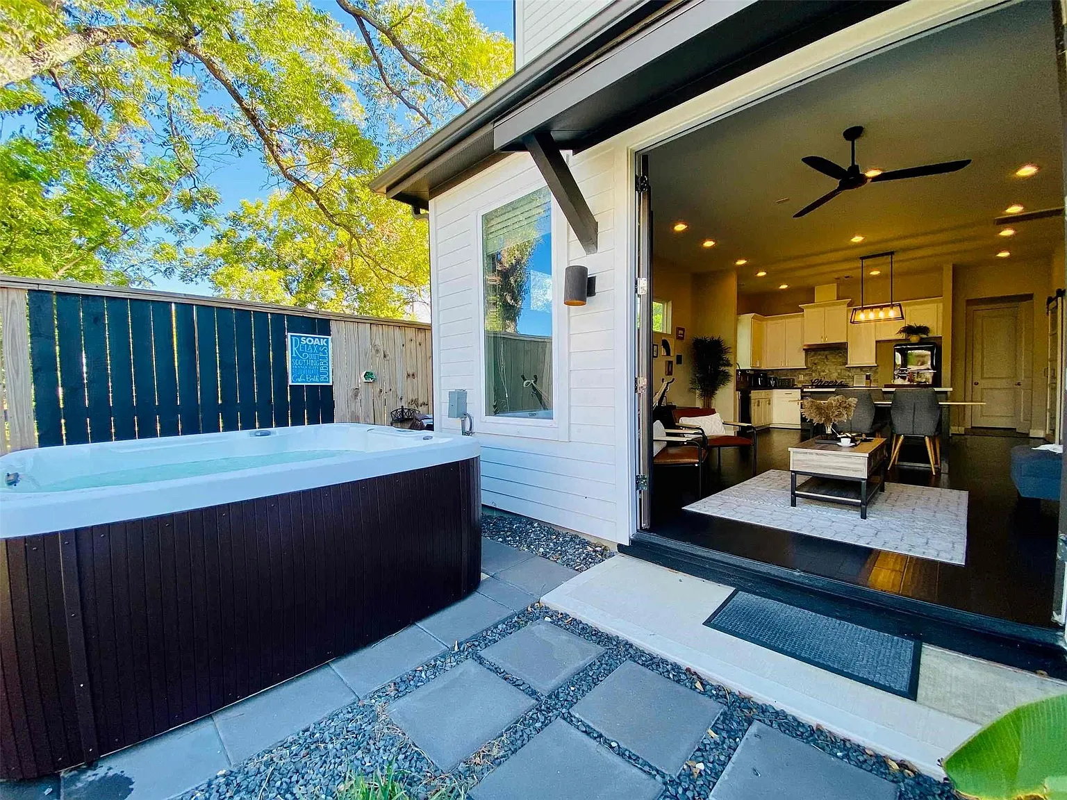 3 bed, 2.5 bath, 1806 sqft, $2,800 — Photo 1