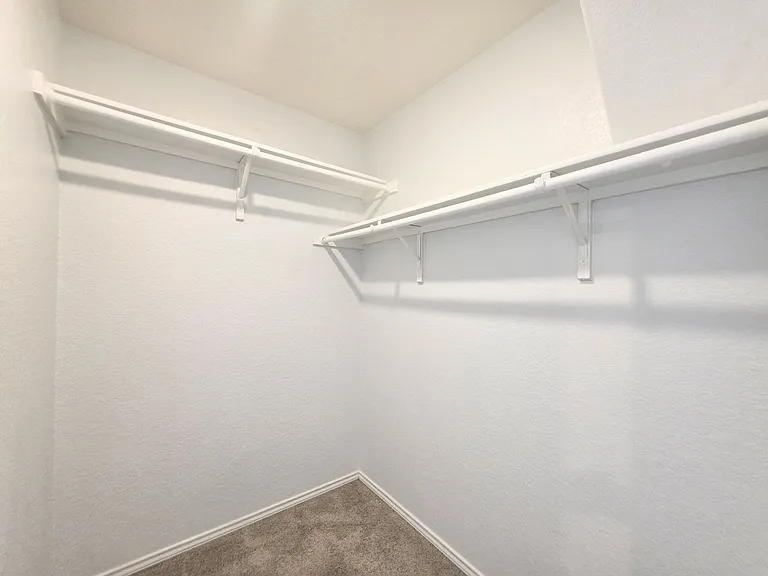 8006 Miranda Cyn — Photo 18