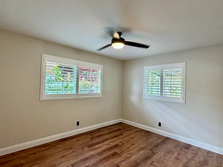 Primary bedroom with en suit bathroom