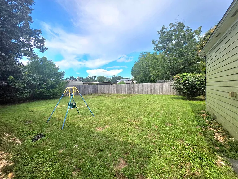 1010 E Maxwell St — Photo 20
