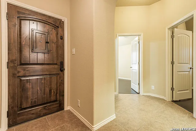 3 bed, 2.0 bath, 1552 sqft, $2,100 — Photo 3