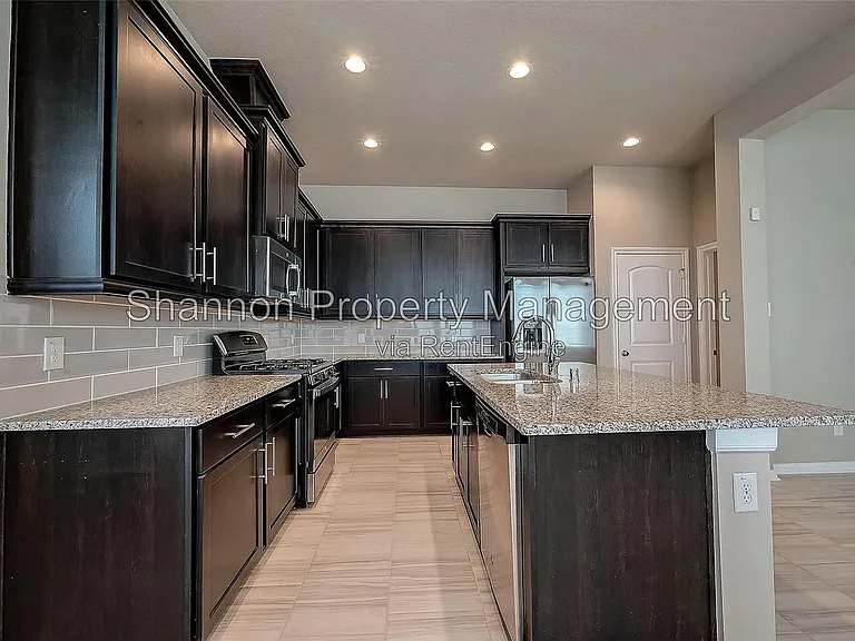 2559 Terrace Point Dr — Photo 16
