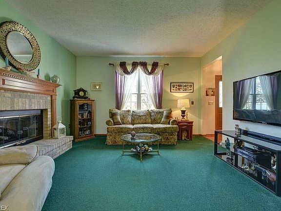 5th image of 26935 Glenside Ct