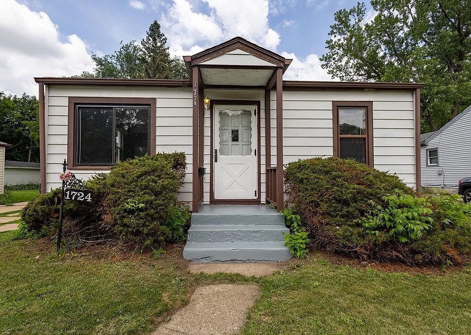 1st image of 1724 Prairie Ave