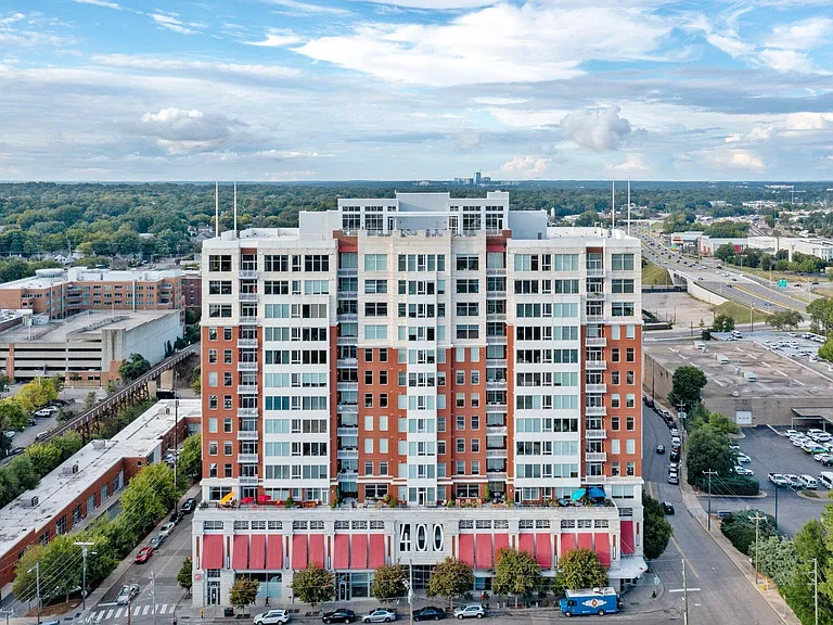 400 W North St #826 — Photo 48