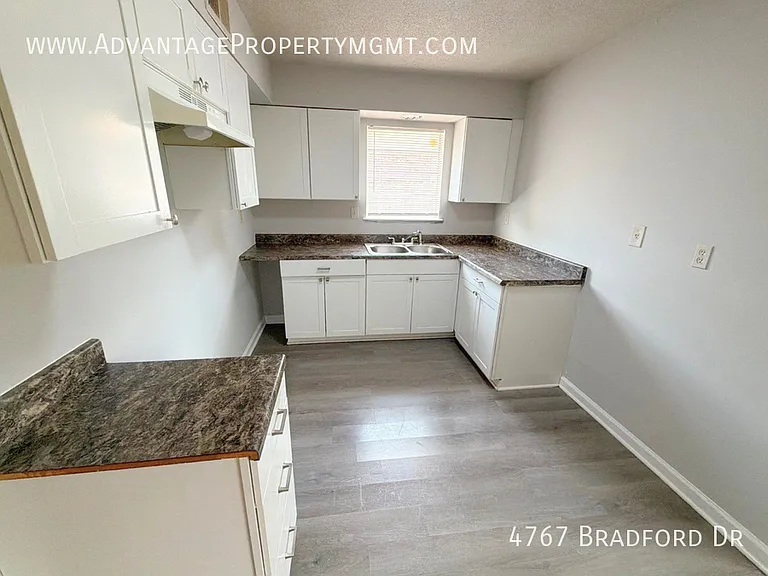 4767 Bradford Dr — Photo 8