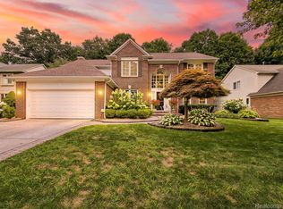 28152 Secluded Ln, Farmington Hills, MI 48331