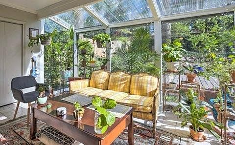 Amazing sunroom, perfect for your morning coffee!