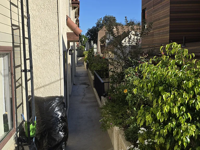 1049 Linden Ave #7 — Photo 13