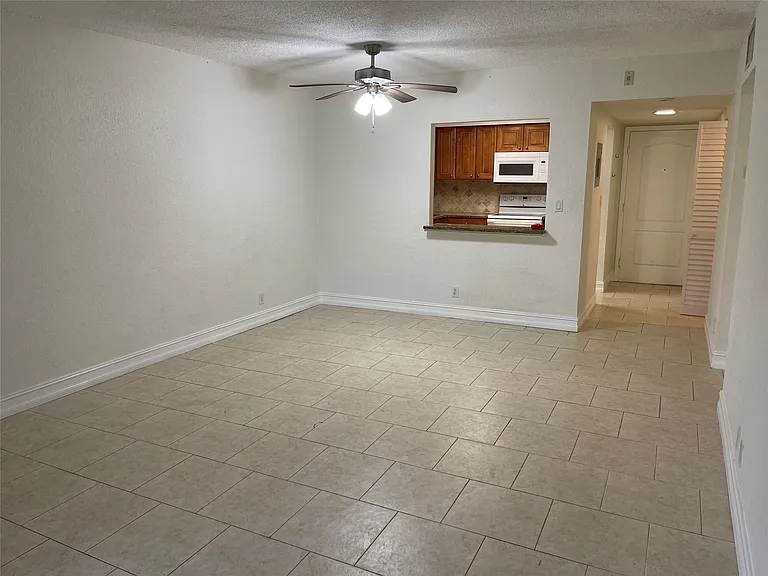 770 SE 2nd Ave #E106 — Photo 2