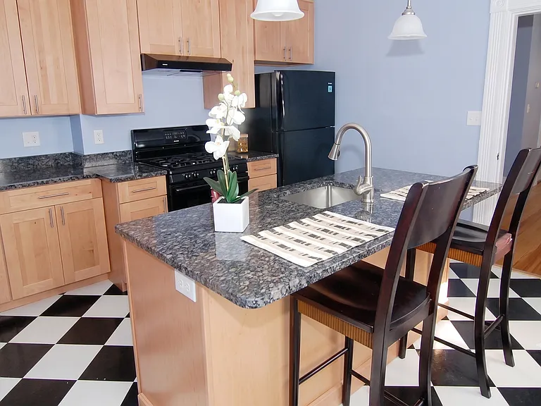 305 Pearl St #1 — Photo 5