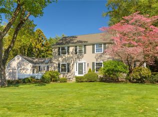 8 Harbour Rd, Barrington, RI 02806