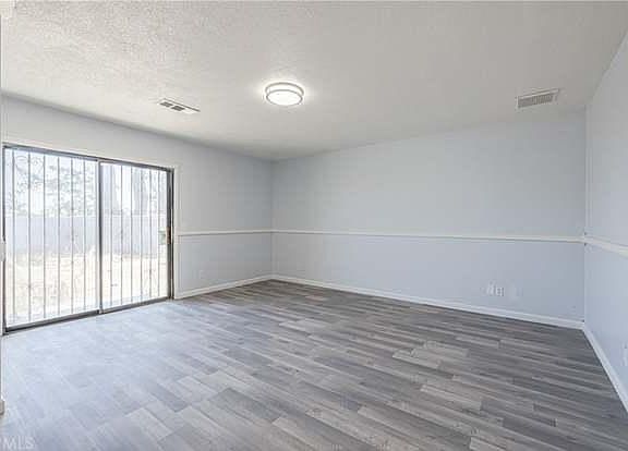 2nd image of 2800 Verdugo Ln