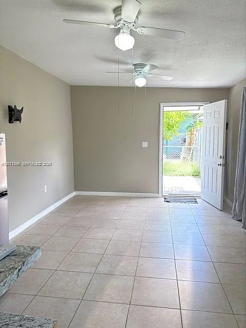 Building Photo - 3245 SW 82nd Ave #A