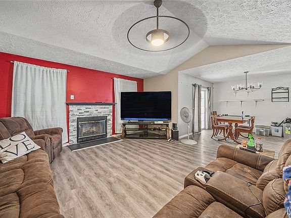 5th image of 123 Phoenix Ave