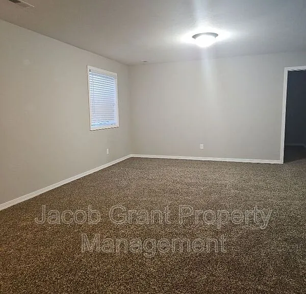 2825 N Sunlight Dr — Photo 13