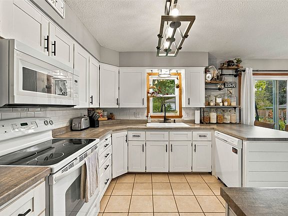 4th image of 830 SE Bel Aire Rd
