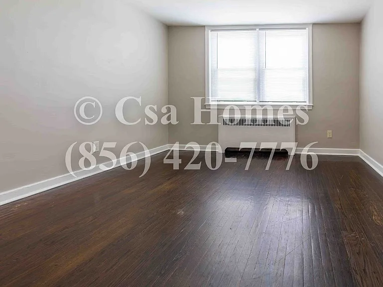 1562 Bradley Ave — Photo 7