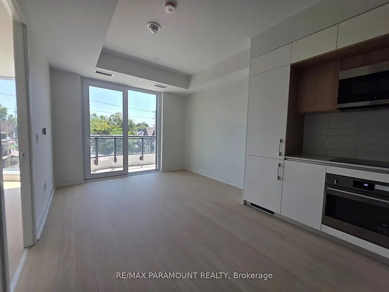 322 Dupont St #307 — Photo 8
