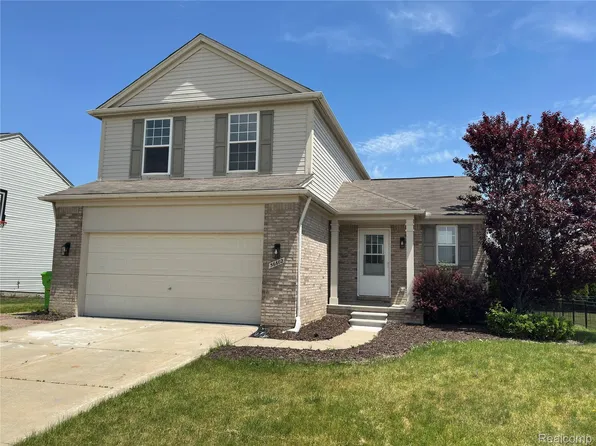 56602 Winding Creek Dr, Macomb, MI 48042