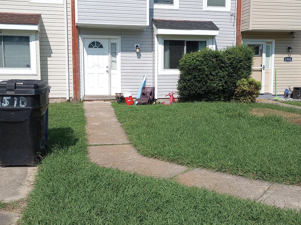 Gray vinyl siding townhouse, 1508 Hill Meadow Ct