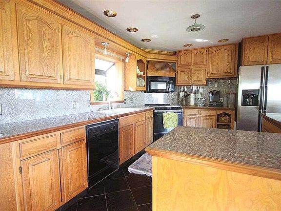 3rd image of 328 Skyridge Dr