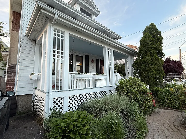 30 Bayfield Rd N — Photo 3