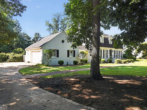 3rd image of 2210 E Doublegate Dr