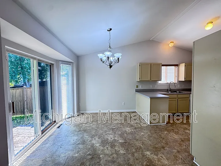 173 Algansee Dr — Photo 11