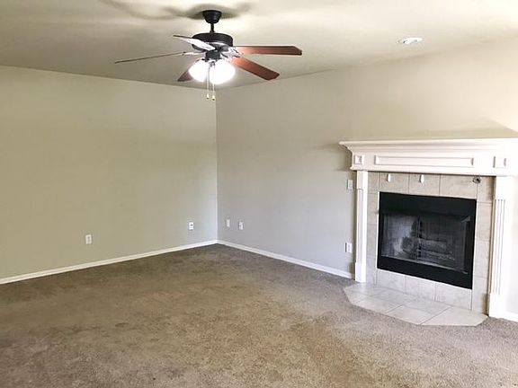 3rd image of 303 E Laurel Ave