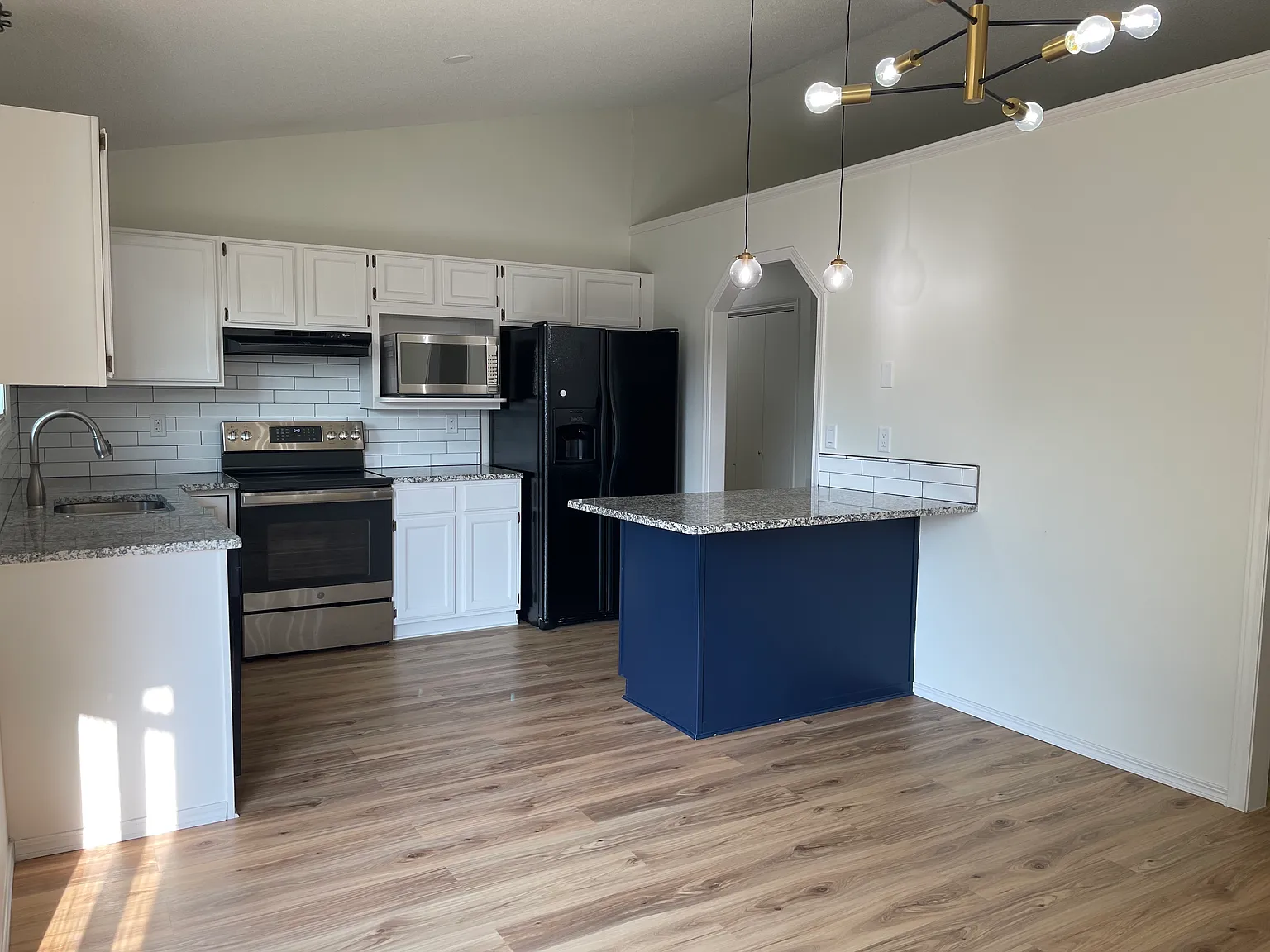 3 bed, 1835 sqft, $2,095 — Photo 4