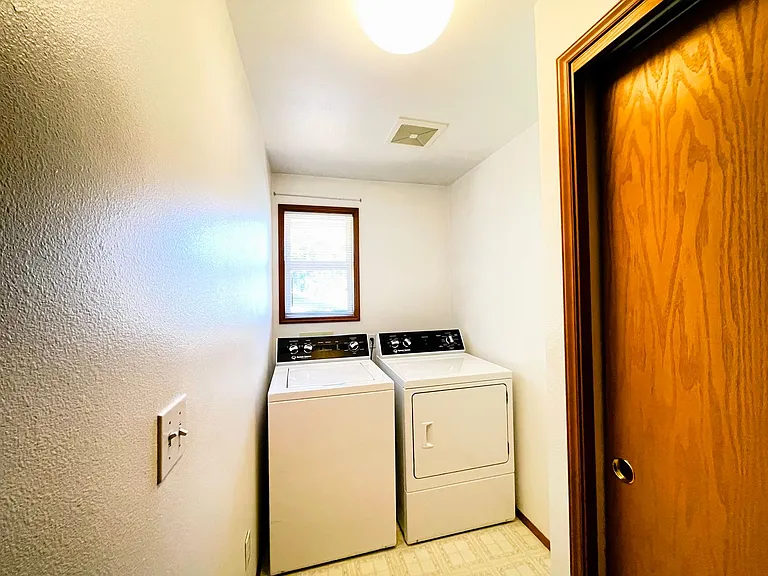 3022 Russell Way #B — Photo 6