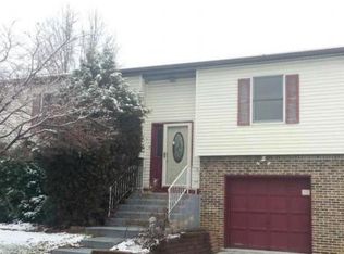 196 Tenby Chase Dr, Delran, NJ 08075