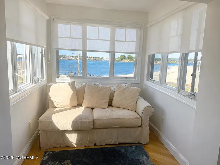 550 Whiting Ave — Photo 22