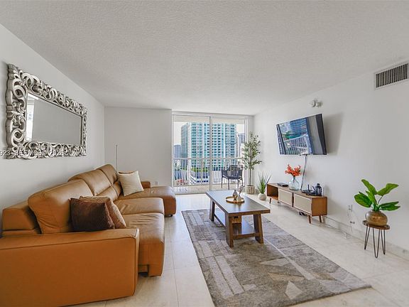 3rd image of 1200 Brickell Bay Dr APT 2324