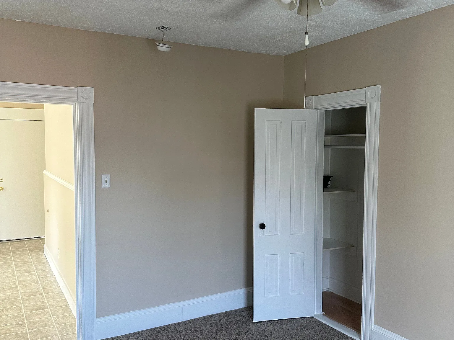 2 bed, 1.0 bath, 945 sqft, $1,600 — Photo 3