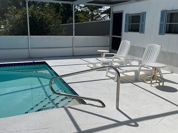 3rd image of 1100 Breezemont Dr