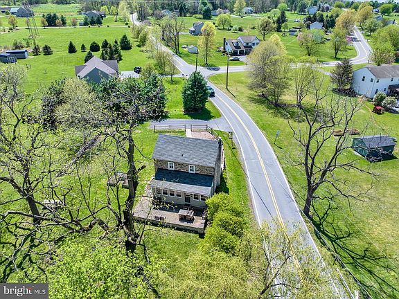 5th image of 84 Cider Mill Rd