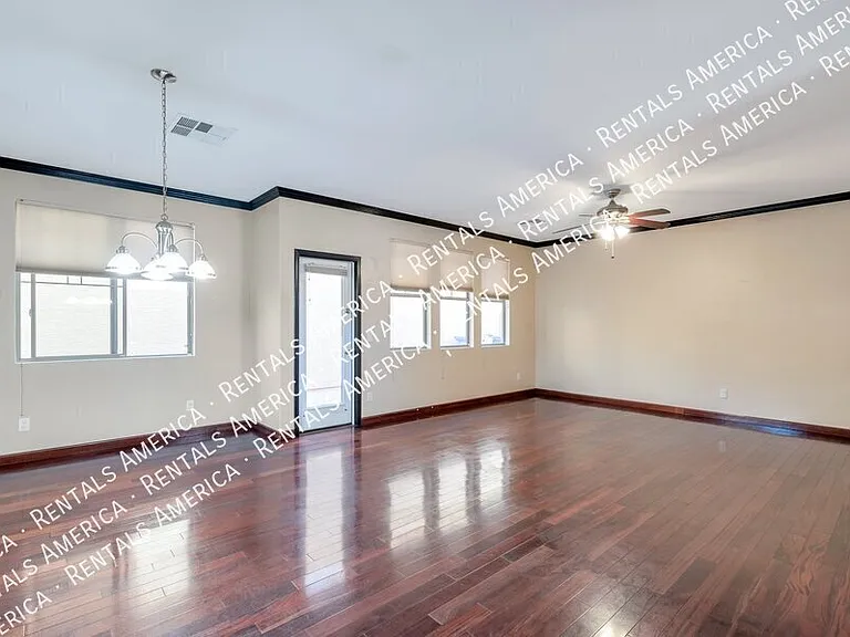 3745 E Kerry Ln — Photo 2