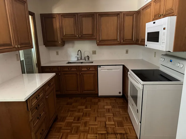 3134 Herrick Rd — Photo 10