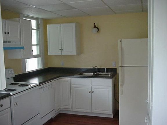 5th image of 111 N Halifax Ave