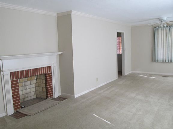 4th image of 276 Peachtree Cir