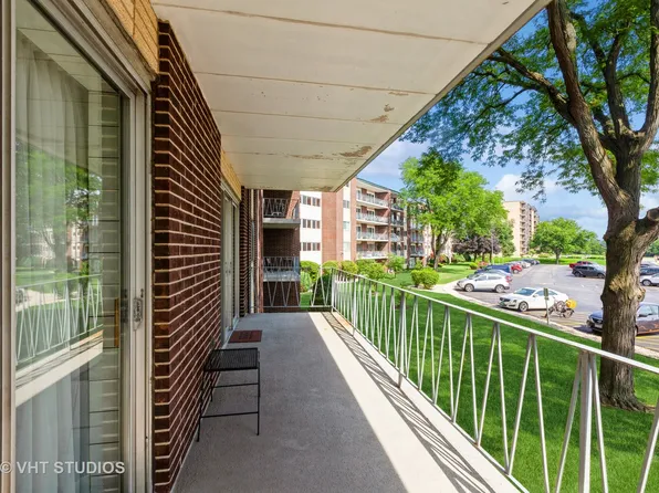 2900 Maple Ave APT 3B, Downers Grove, IL 60515