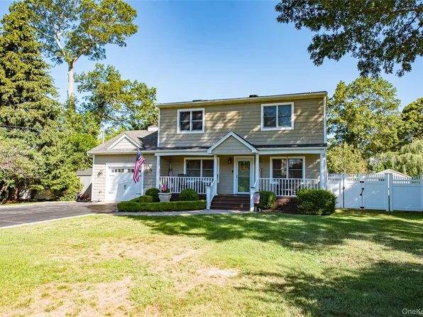 9 Donna Place, East Islip, NY 11730