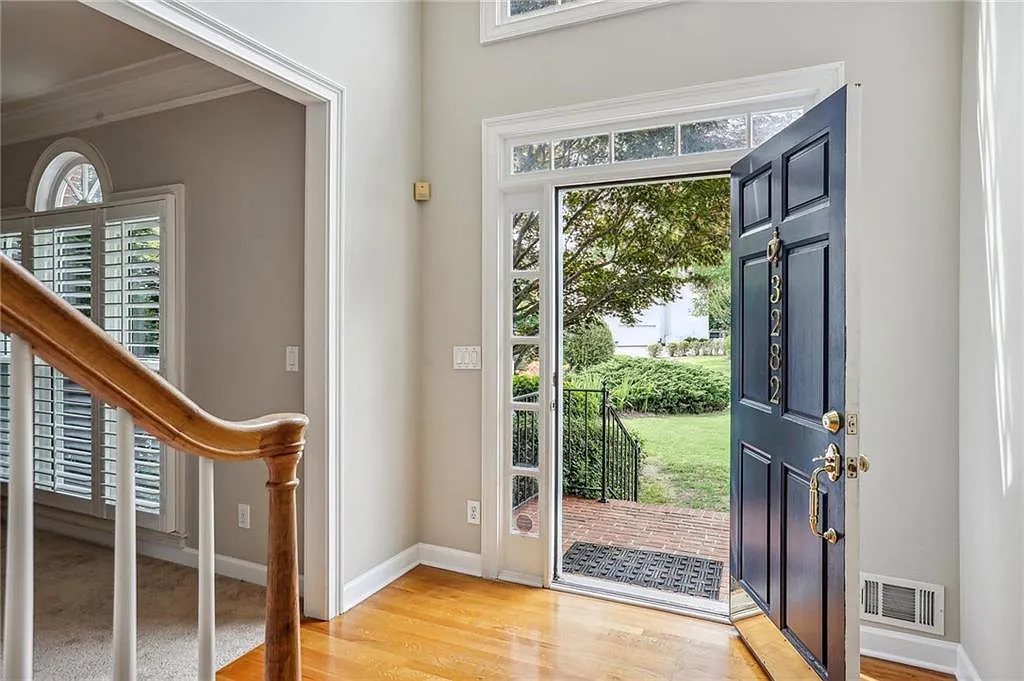 5 bed, 4.5 bath, 4263 sqft, $5,500 — Photo 2