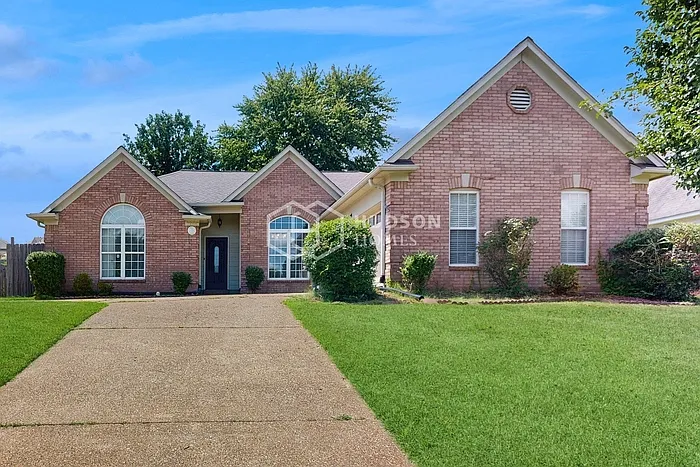 5039 Wolfchase Farms Pkwy — Photo 1